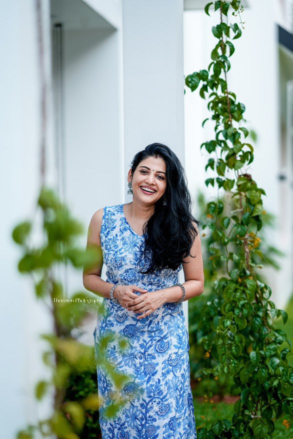 Straight Kurti and pant (Sleeveless) - Floral White blue