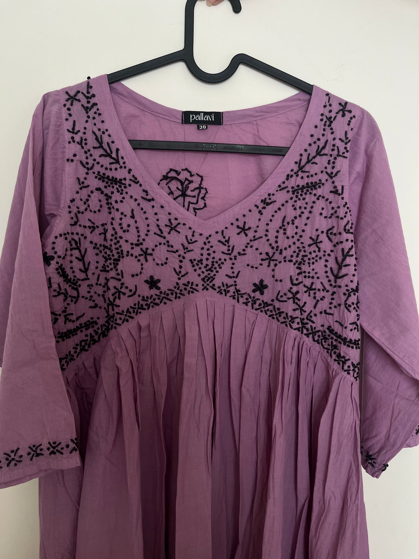 Aliyacut - Black knots on Pink Lavender