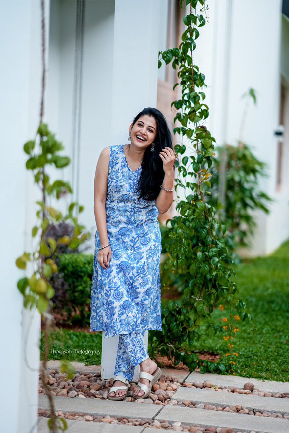 Straight Kurti and pant (Sleeveless) - Floral White blue