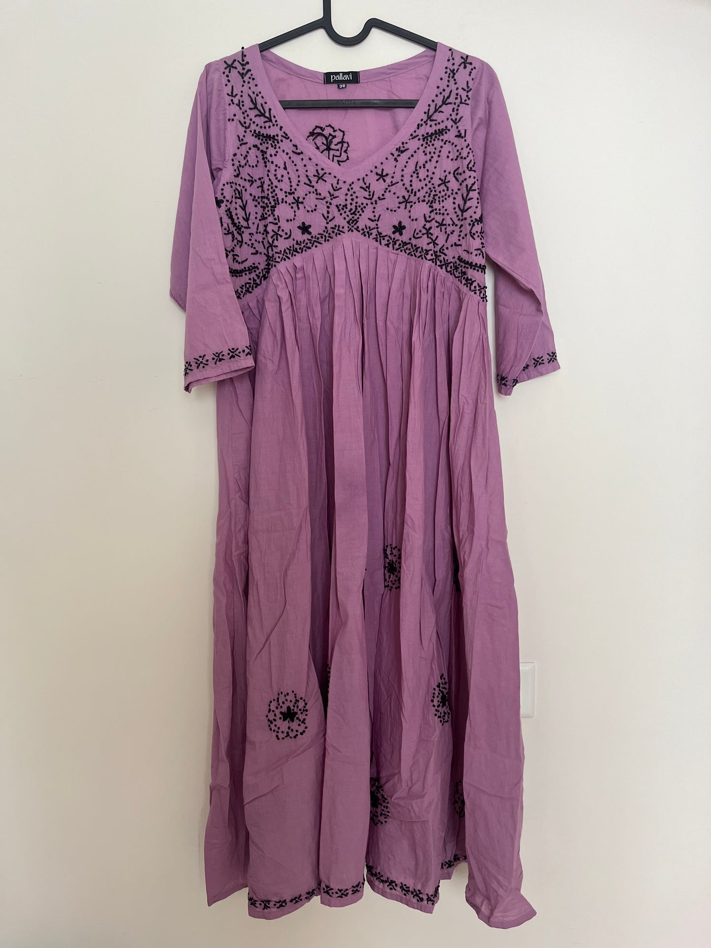 Aliyacut - Black knots on Pink Lavender