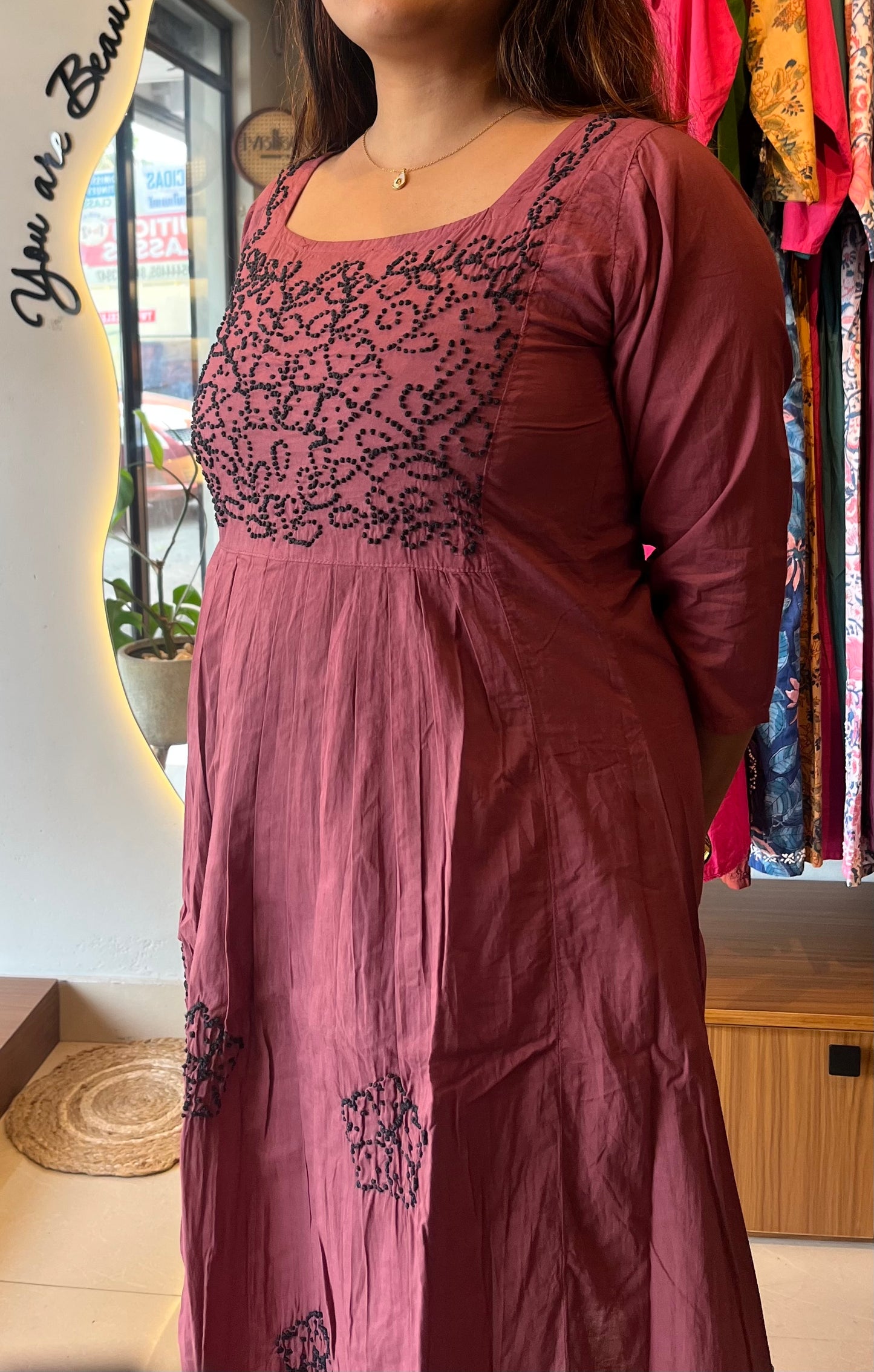Pleated dress - Black knots on Dark Chikku