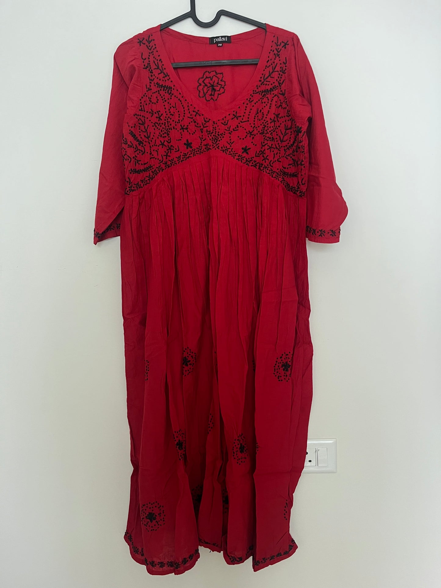 Aliyacut PRE-ORDER - Black knots on Red