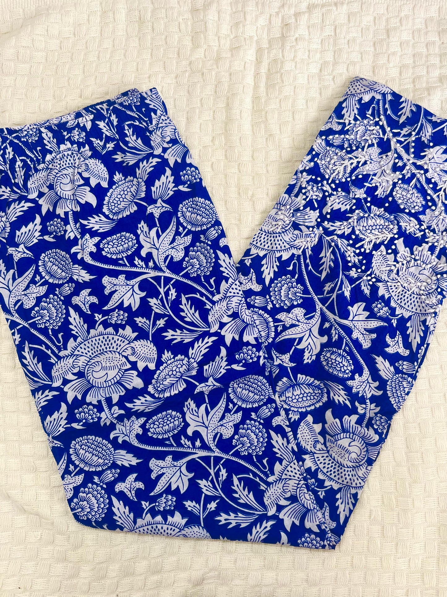 Straight Kurti and pant (Sleeveless) - Floral Blue White