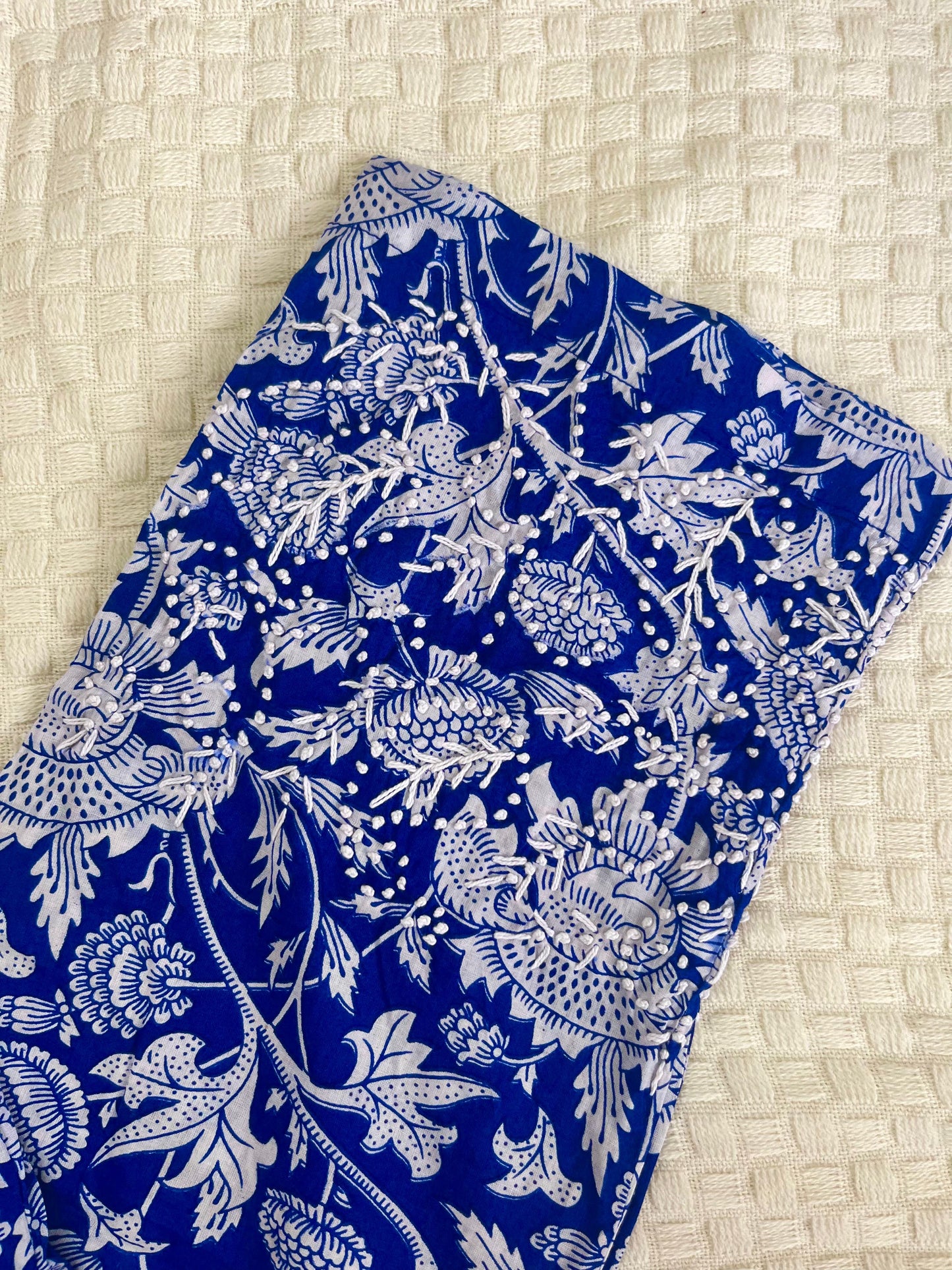 Straight Kurti and pant (Sleeveless) - Floral Blue White