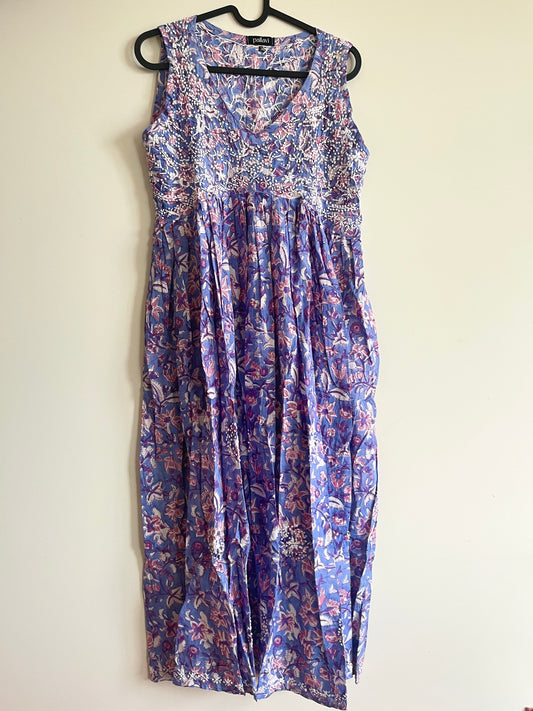 Sleeveless Aliya cut dress (with work on front and back) - Floral Periwinkle