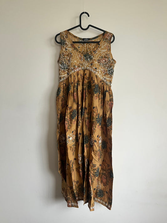 Sleeveless Aliya cut dress (with work on front and back) - Vanya