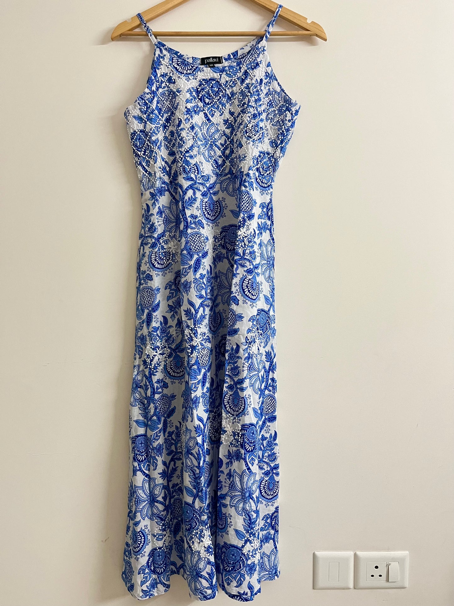 Sleeveless A-line Dress - Floral White Blue