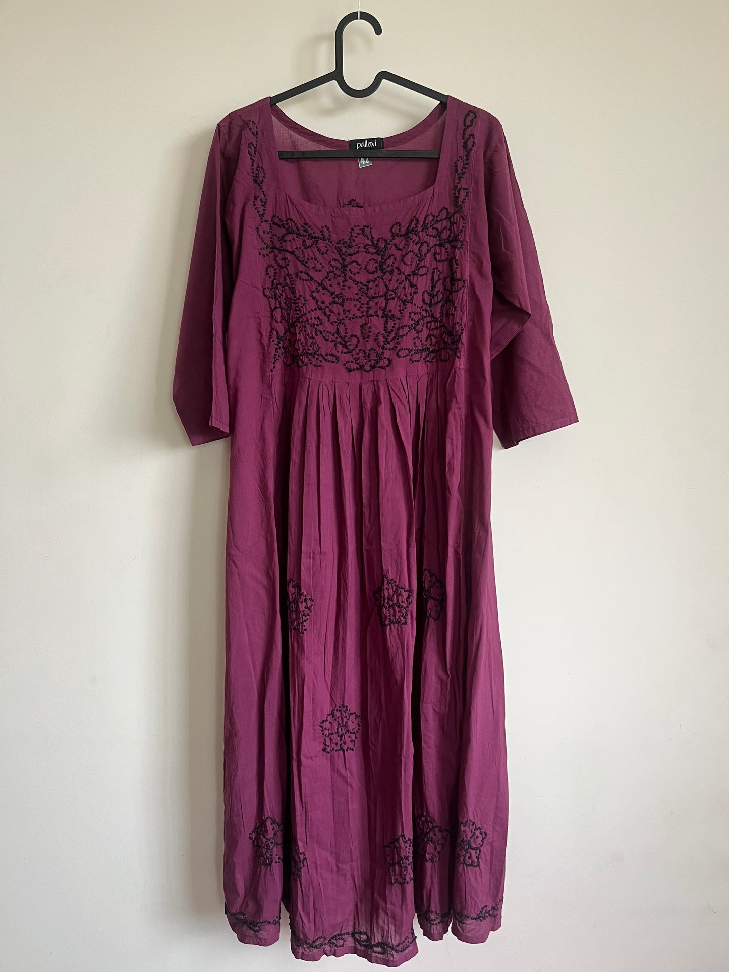 Pleated dress -Black knots on Wine