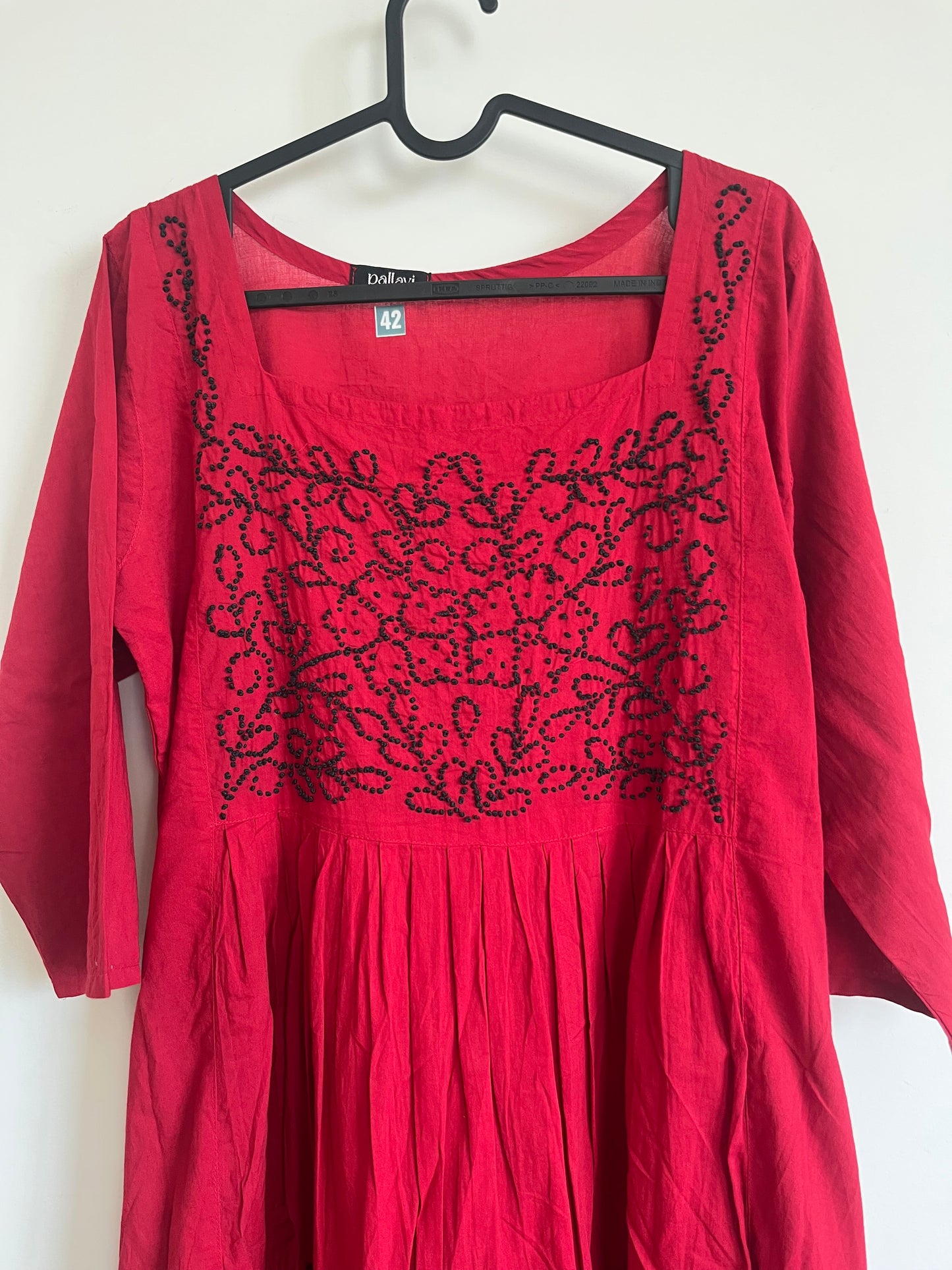 Pleated dress -Black knots on Red