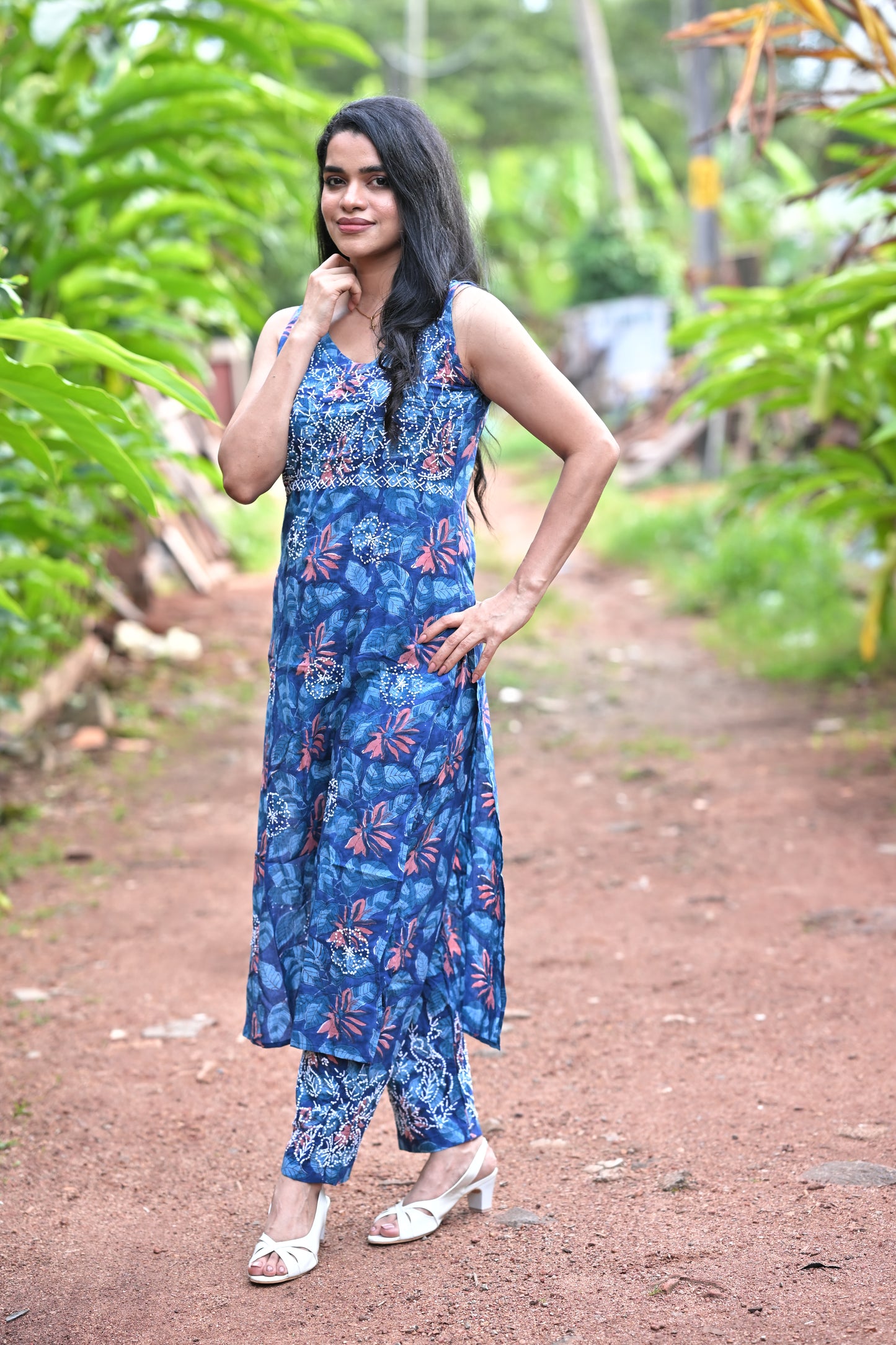 Straight Kurti and pant (Sleeveless) PRE-ORDER - Neelima