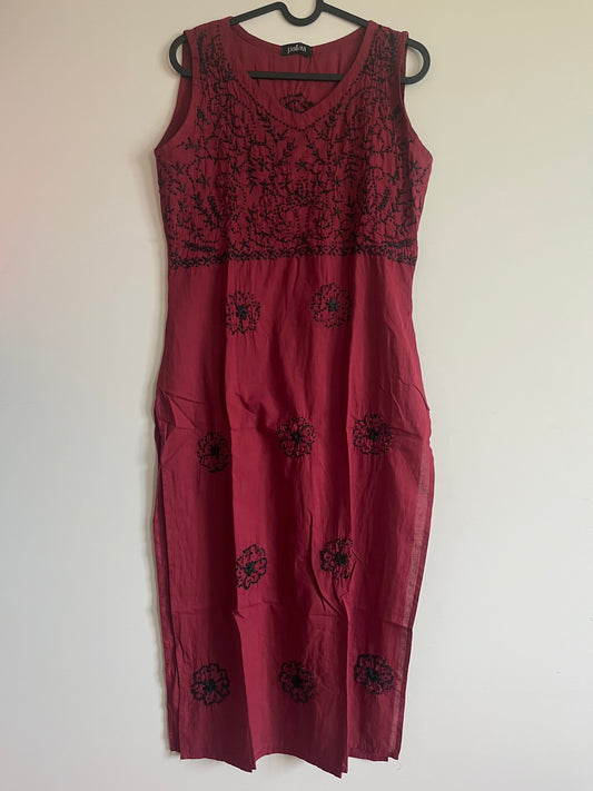 Sleeveless Straight kurti - Black knots on Maroon