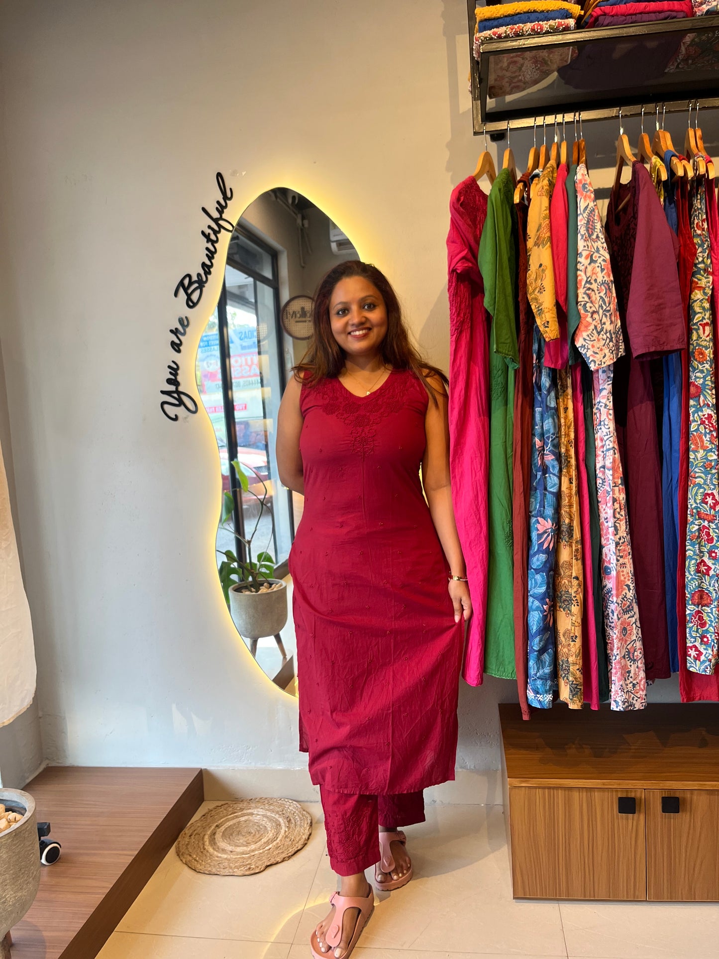 Sleeveless Straight Kurti and pant - Red