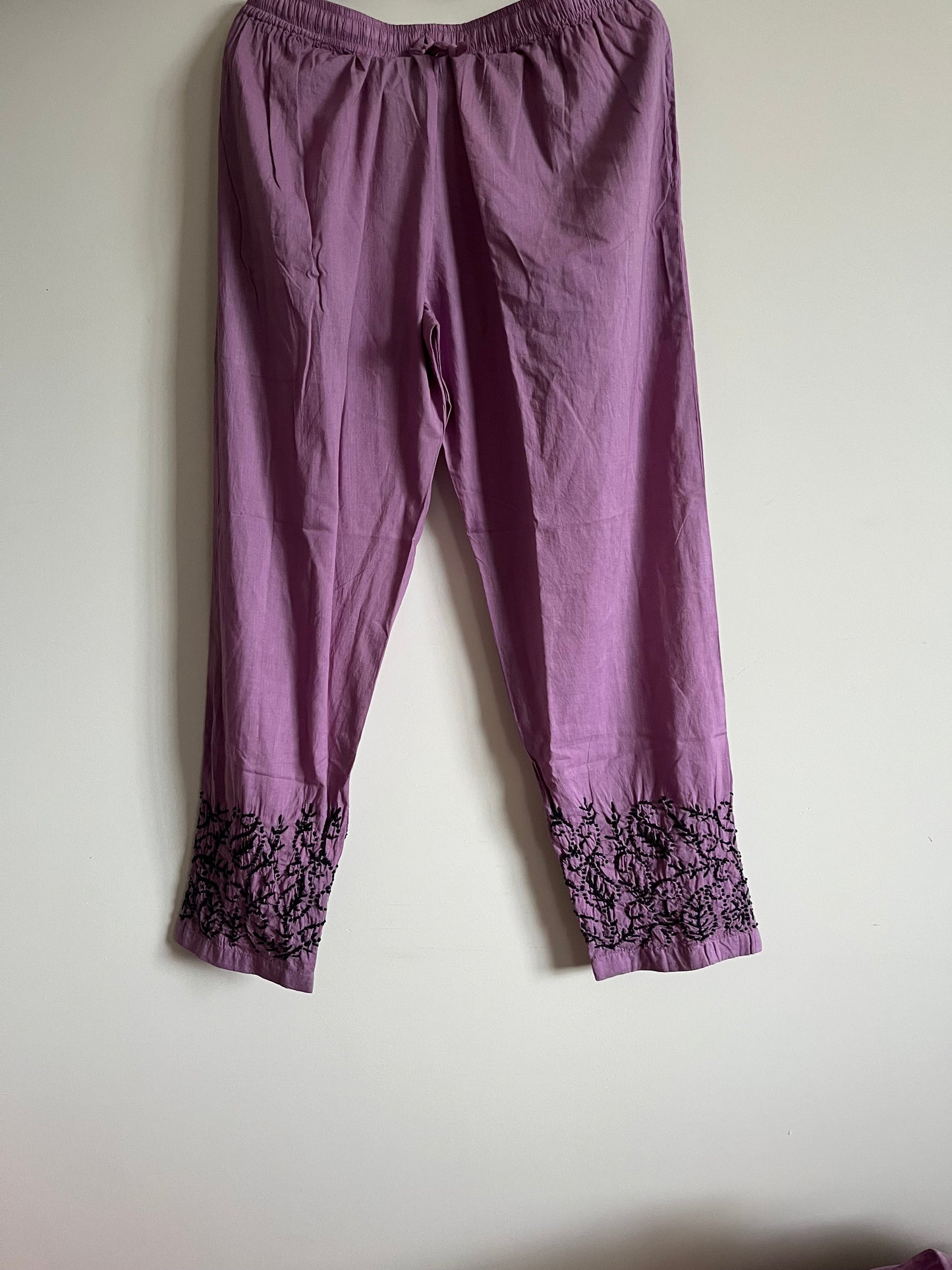 Sleeveless Straight Kurti and Pant (co-ord set) - Black knots on Pink Lavender
