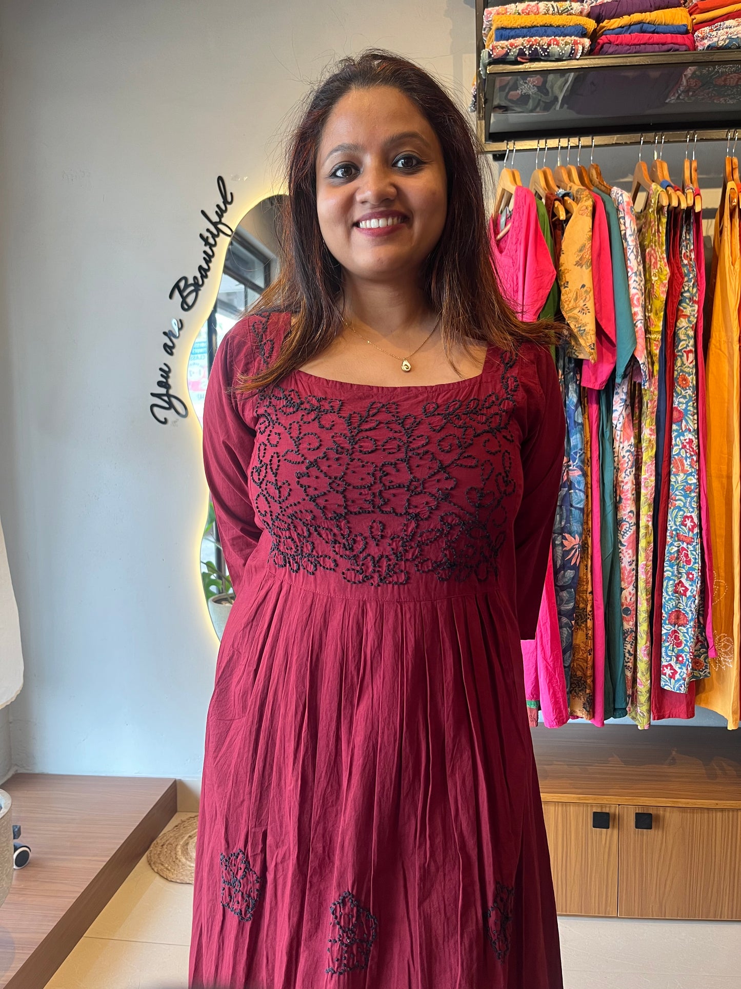 Pleated dress - Black knots on Maroon