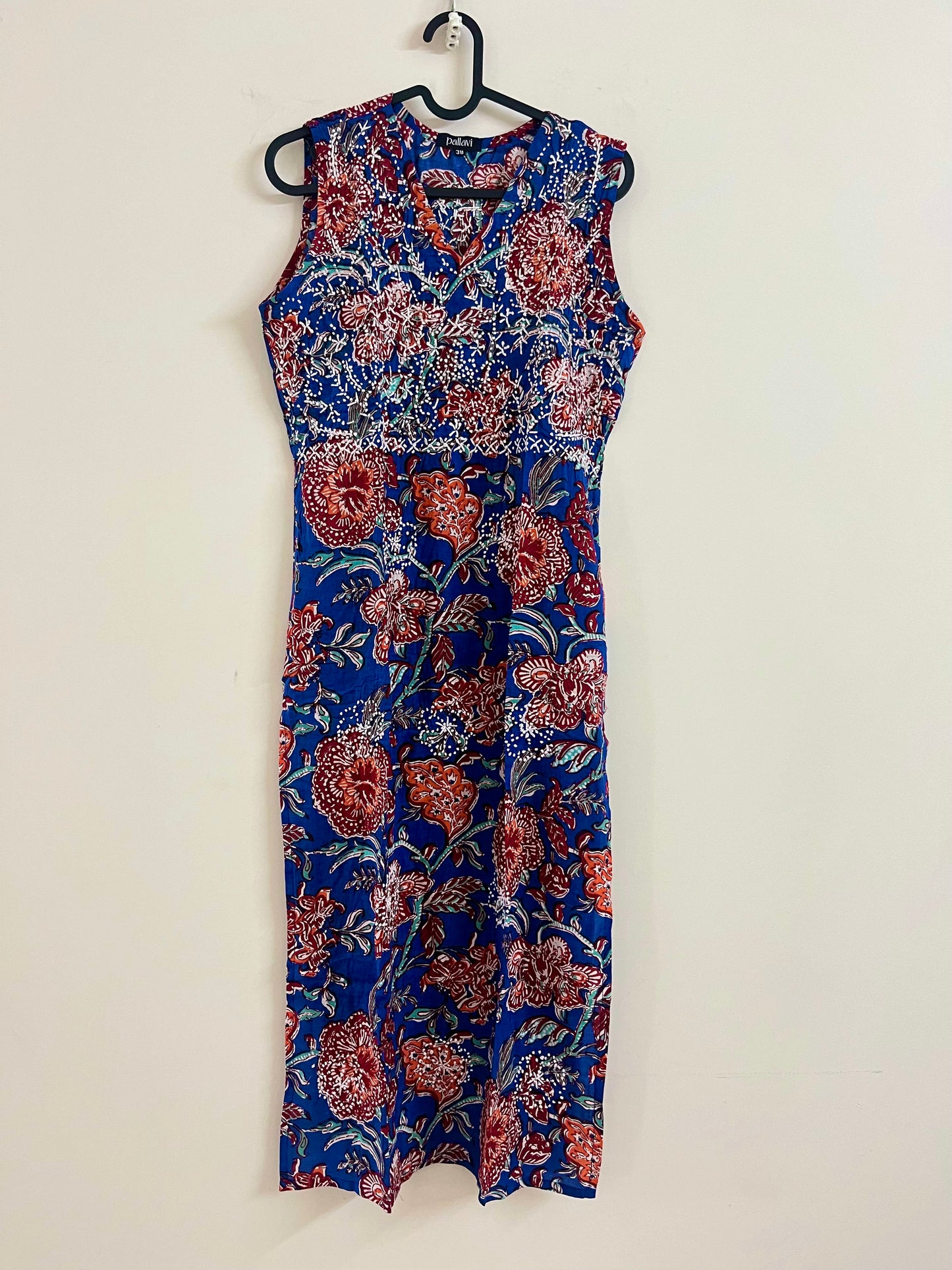 Straight Kurti and pant (Sleeveless) - Floral Blue Red