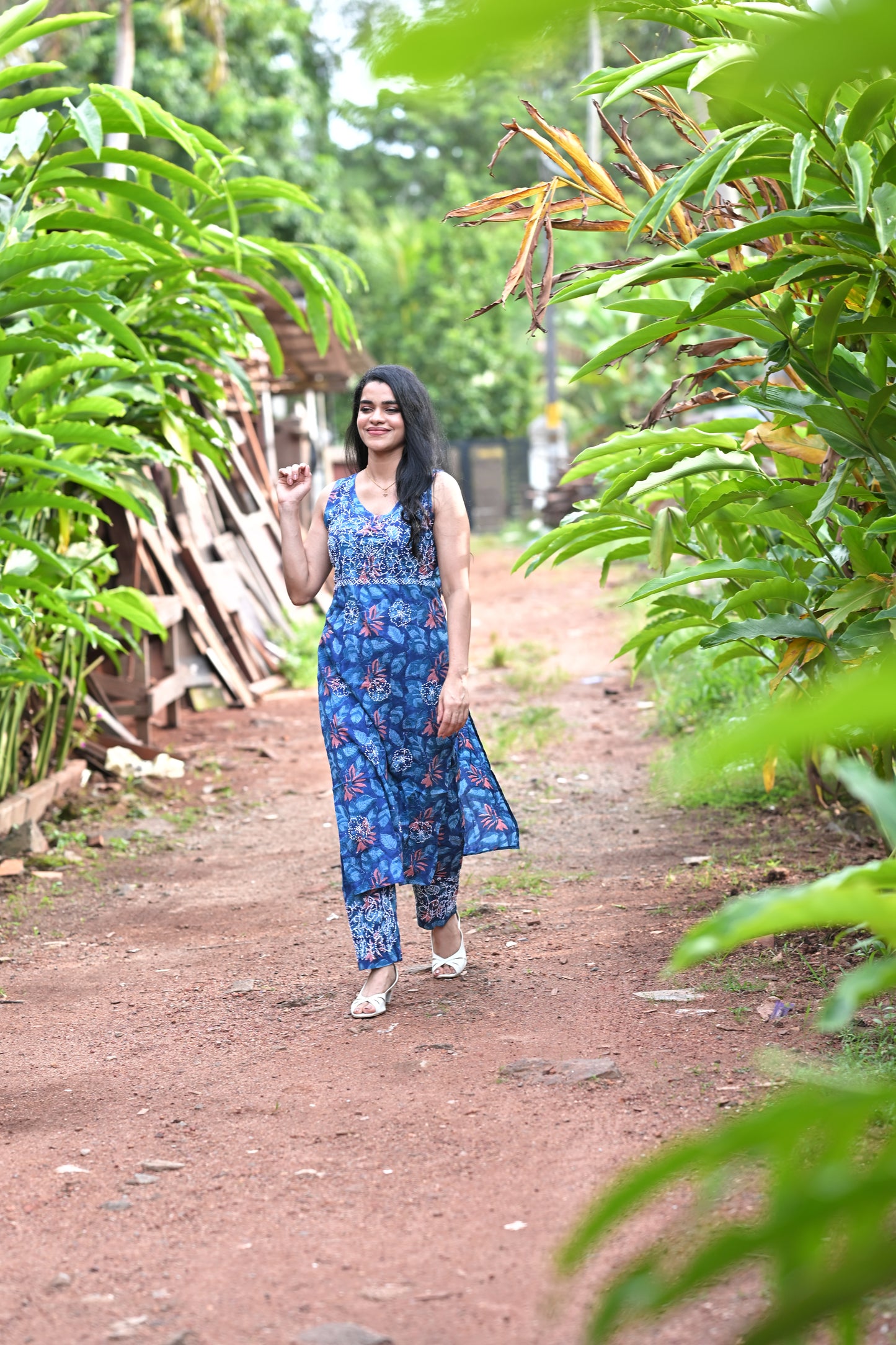 Straight Kurti and pant (Sleeveless) PRE-ORDER - Neelima