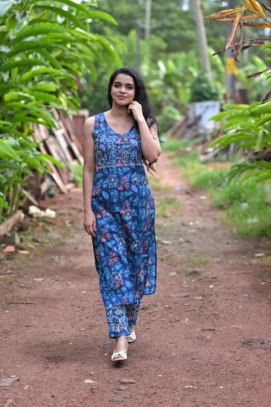 Straight Kurti and pant (Sleeveless) PRE-ORDER - Neelima