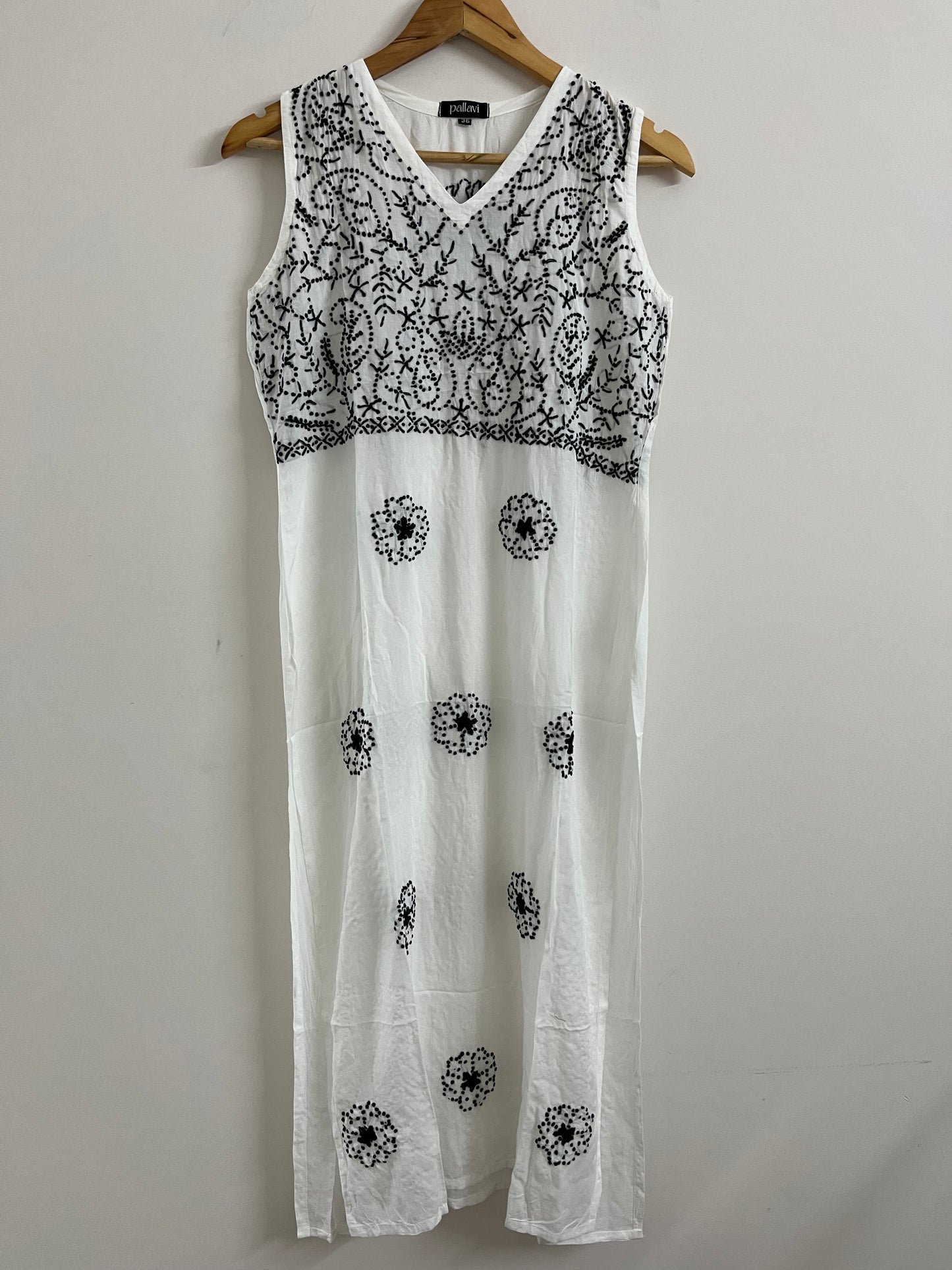 MONOCHROME- Sleeveless Straight kurti