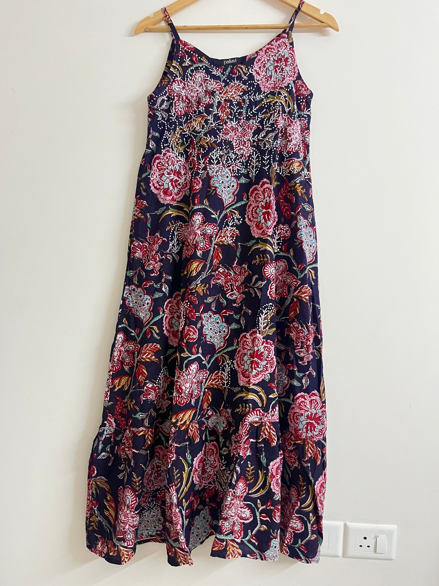 Sleeveless A-LINE Dress with Frill - Floral Black