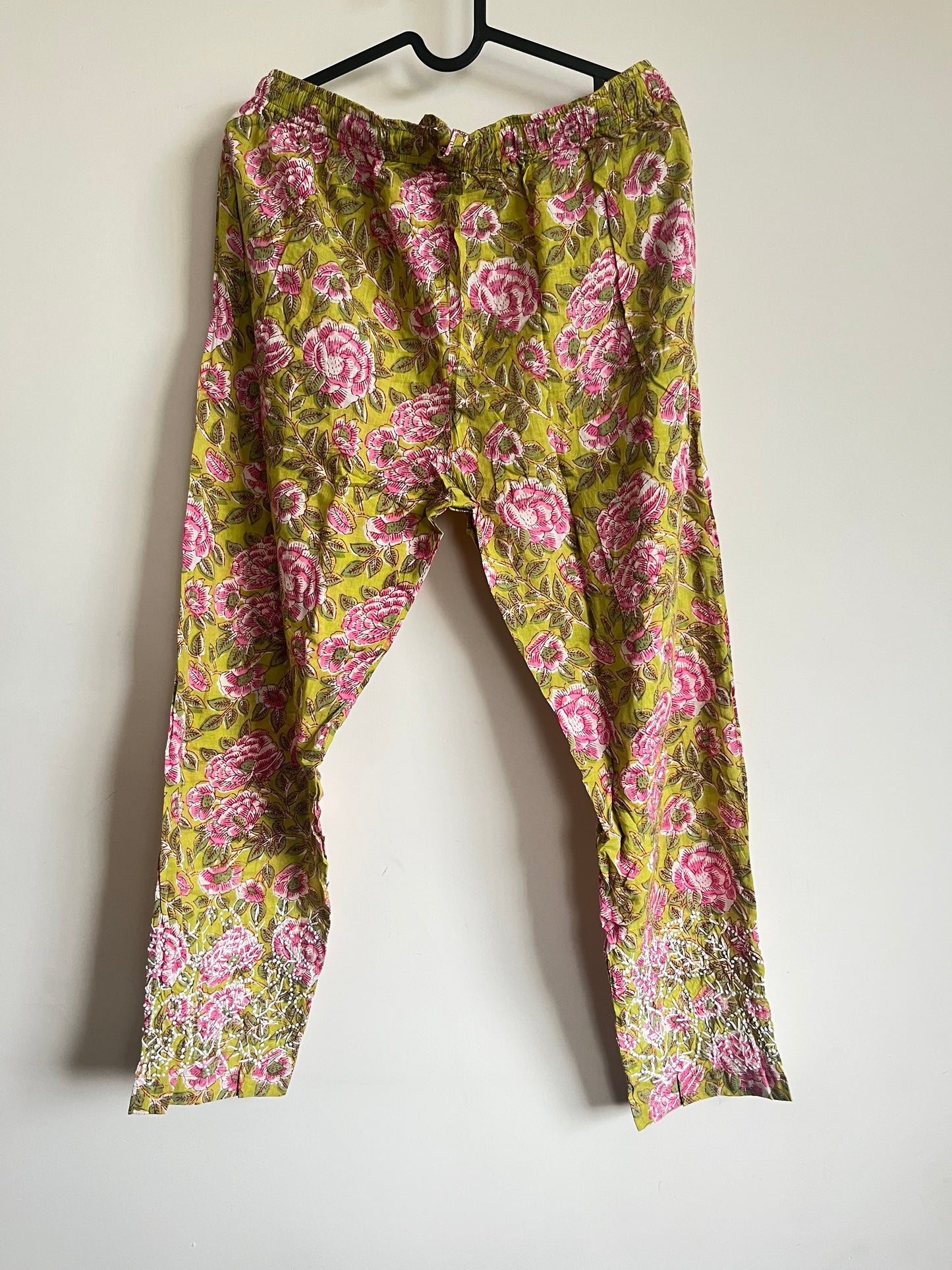 Printed Pants - Pinkcurrent