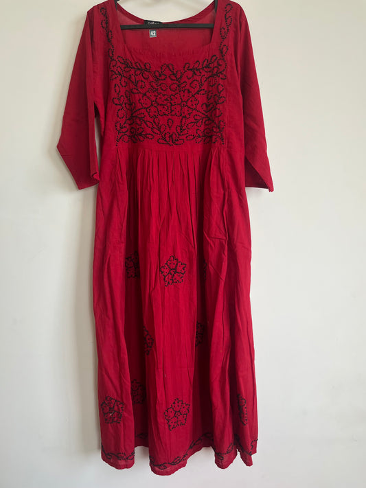 Pleated dress -Black knots on Red