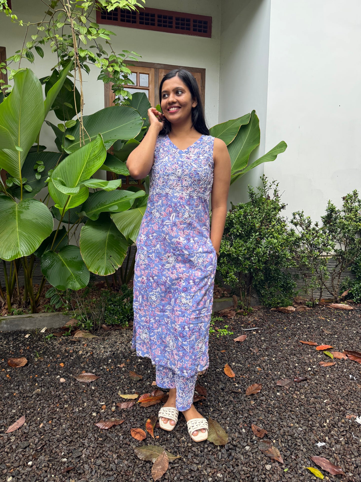 Straight Kurti and pant (Sleeveless) PRE-ORDER - Floral Periwinkle