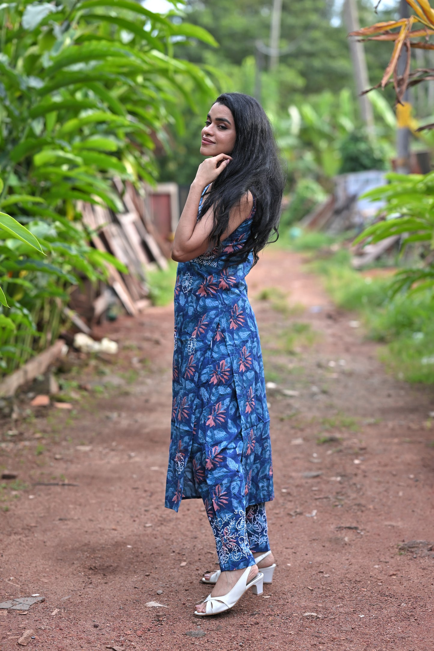 Straight Kurti and pant (Sleeveless) PRE-ORDER - Neelima