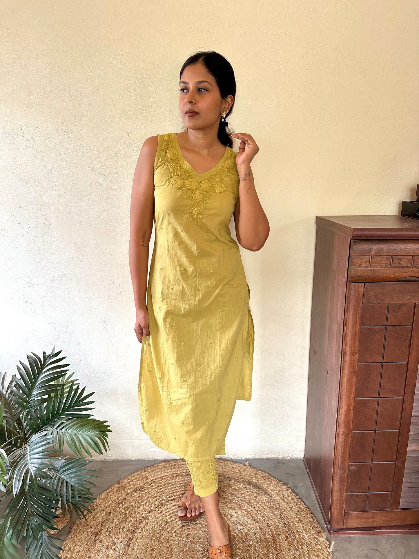 Sleeveless Straight Kurti and pant - Lime Yellow