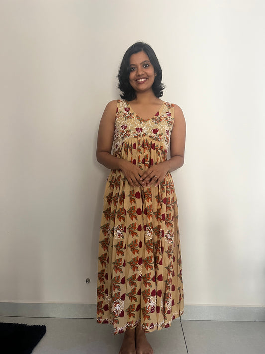 Sleeveless Aliya cut dress (with work on front and back) - Scarlette