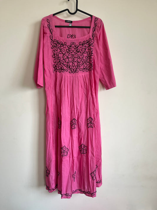 Pleated dress -Black knots on Dusty Pink