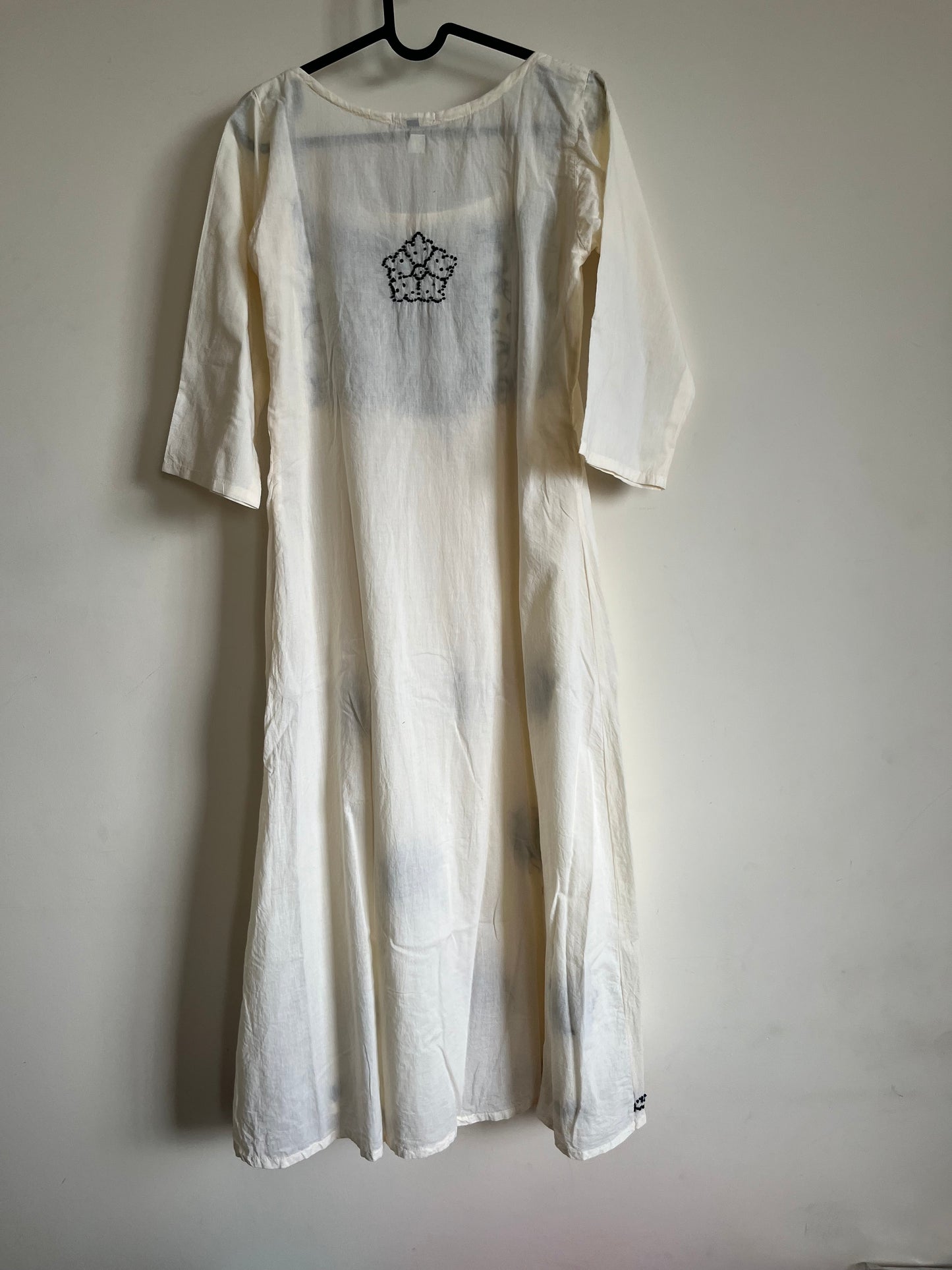 Pleated dress -Black knots on Off-white