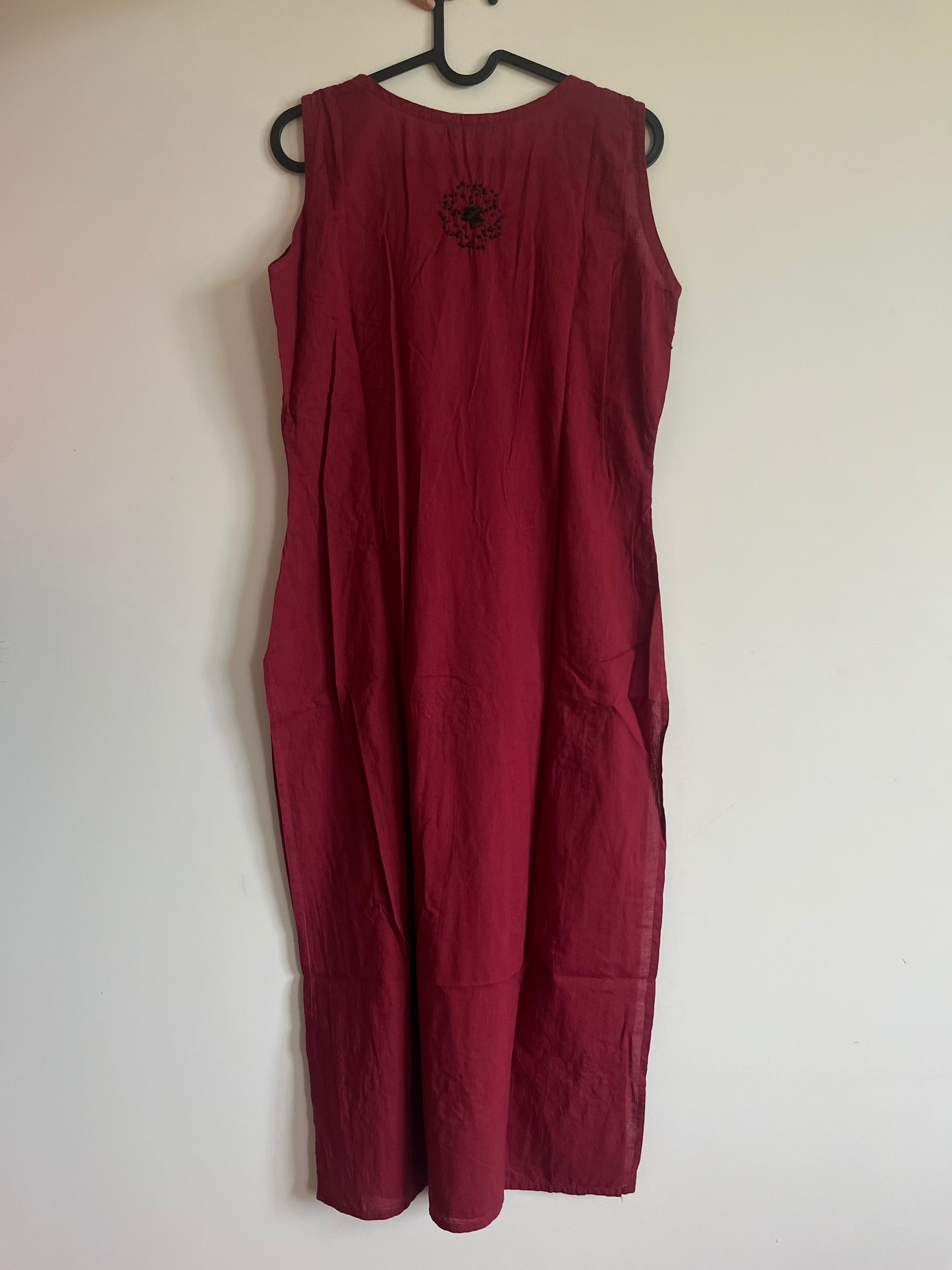 Sleeveless Straight kurti - Black knots on Maroon