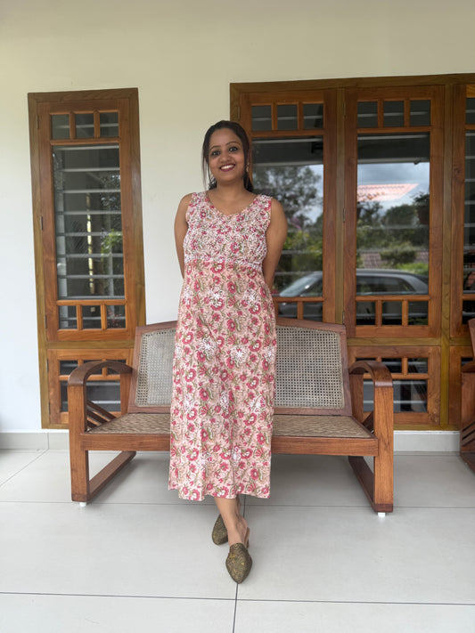 Sleeveless A-line Dress - Mili