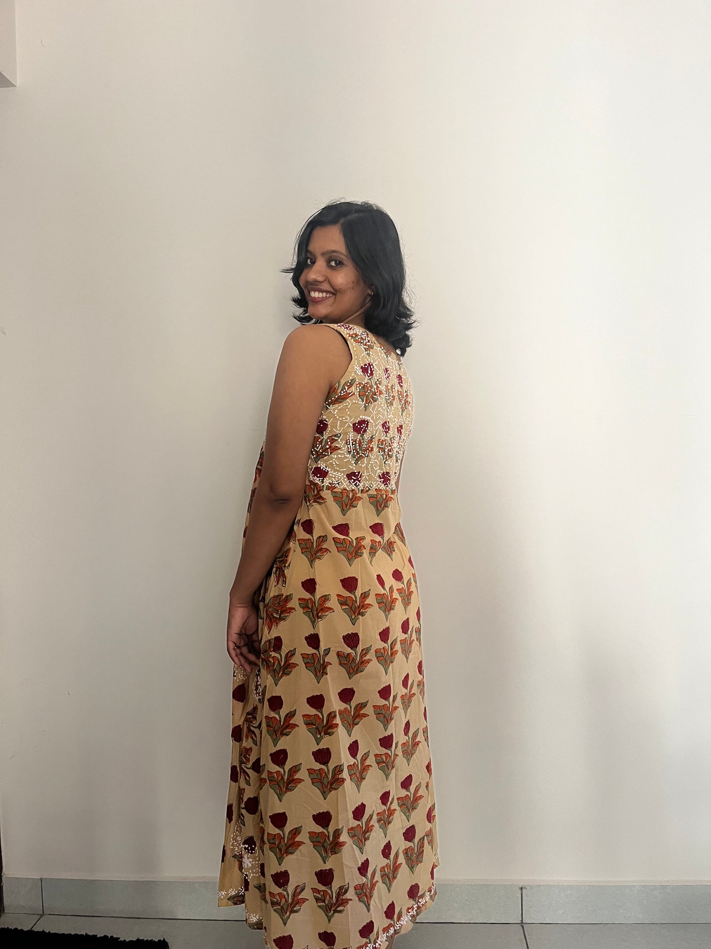 Sleeveless Aliya cut dress (with work on front and back) - Scarlette