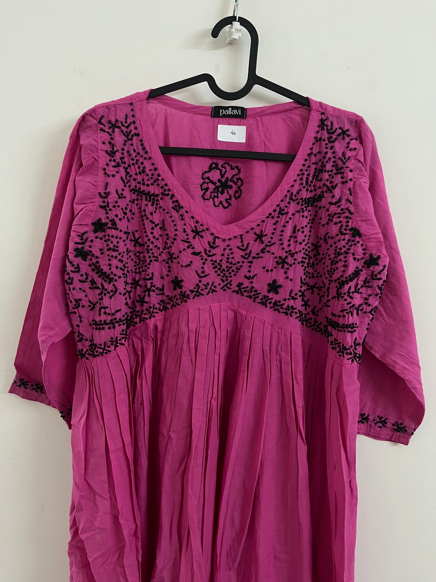 Aliyacut PRE-ORDER - Black knots on Hot Pink
