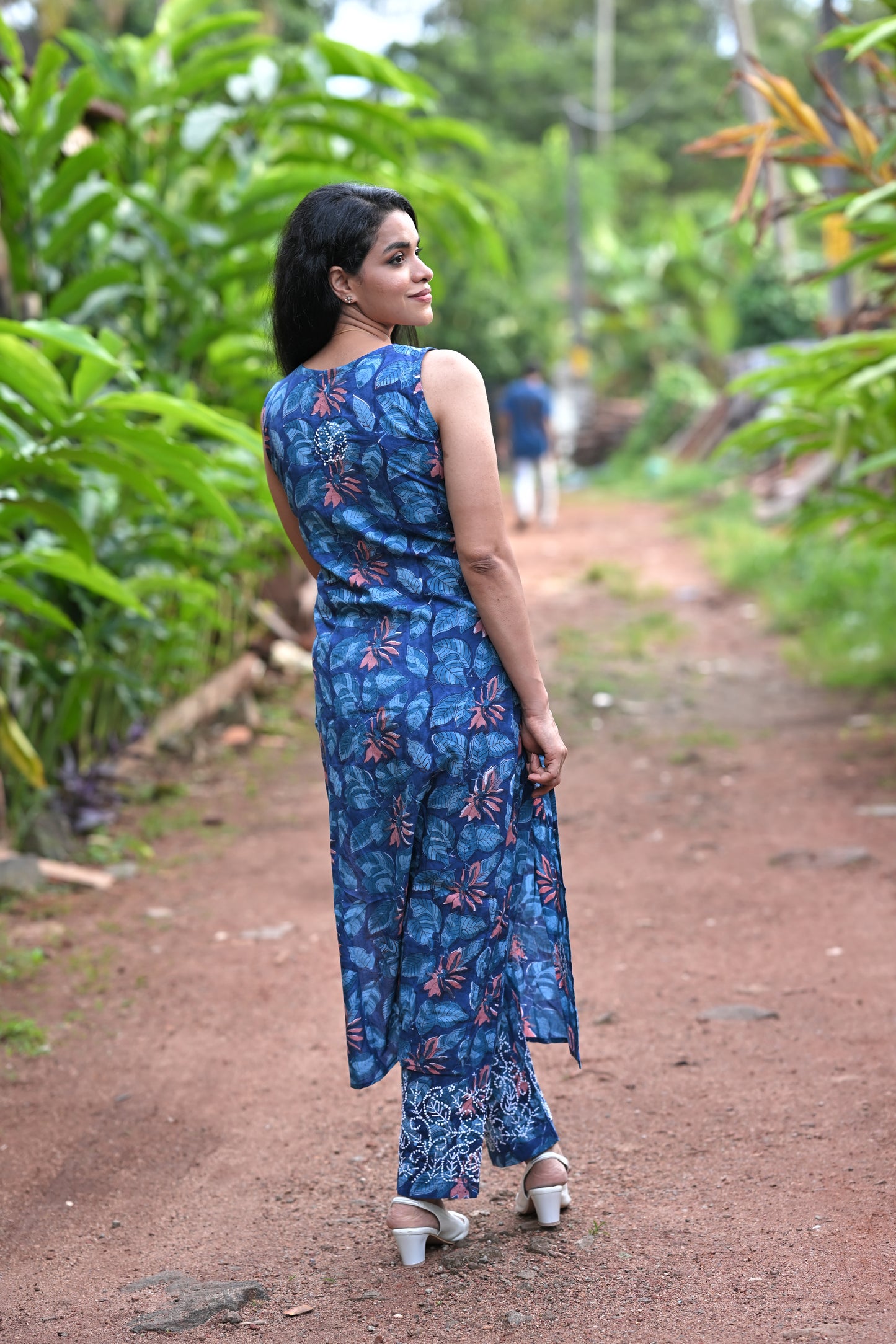 Straight Kurti and pant (Sleeveless) PRE-ORDER - Neelima