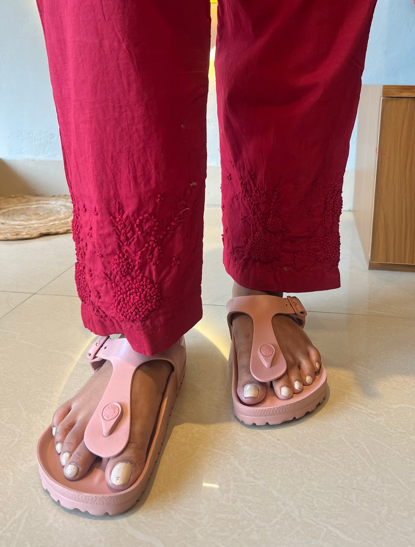 Sleeveless Straight Kurti and pant - Red