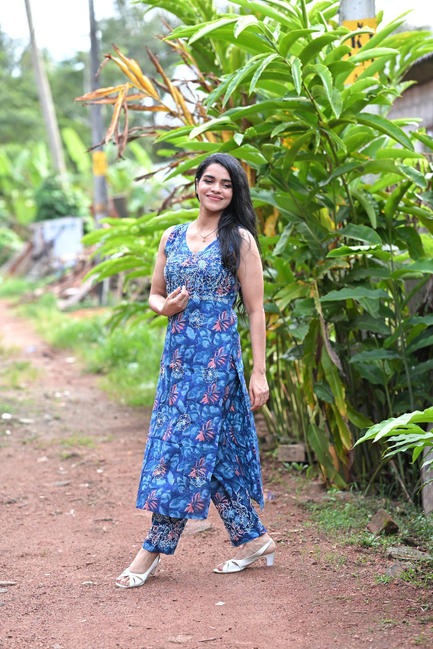 Straight Kurti and pant (Sleeveless) PRE-ORDER - Neelima