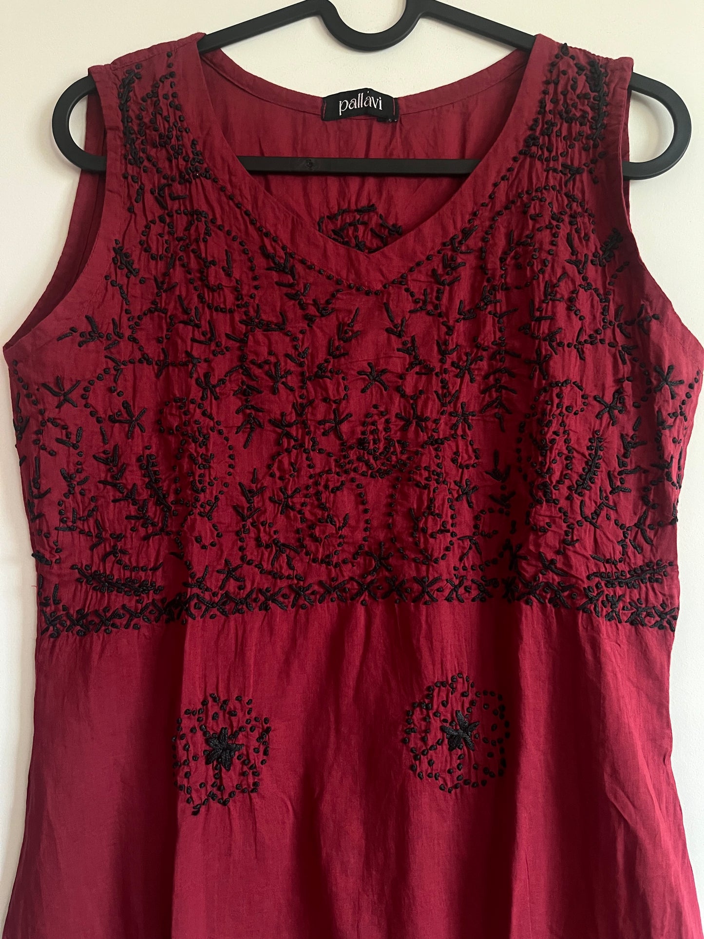 Sleeveless Straight kurti - Black knots on Maroon