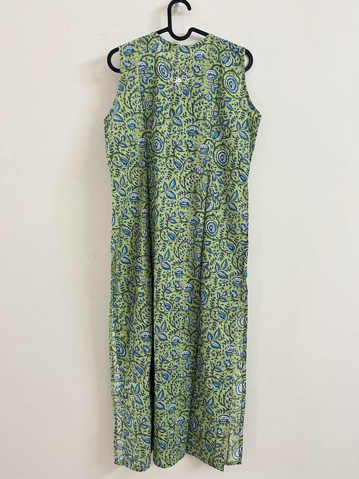 Straight Kurti and pant (Sleeveless) - Floral Pista Green