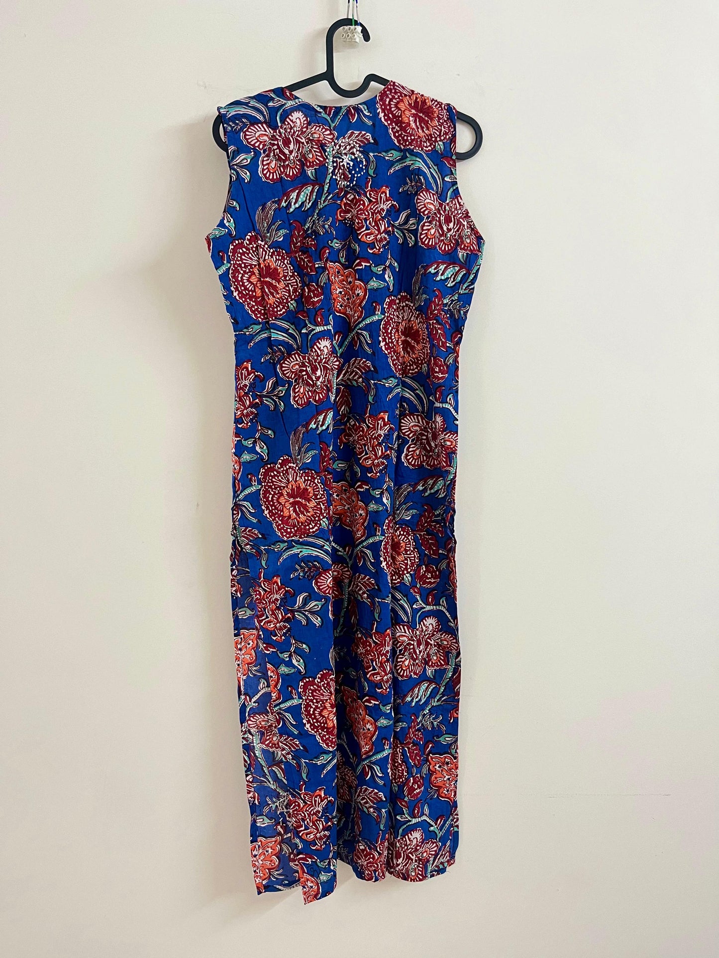 Straight Kurti and pant (Sleeveless) - Floral Blue Red