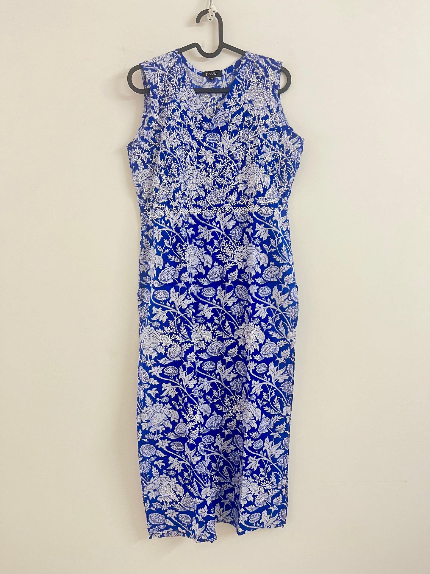 Straight Kurti and pant (Sleeveless) - Floral Blue White