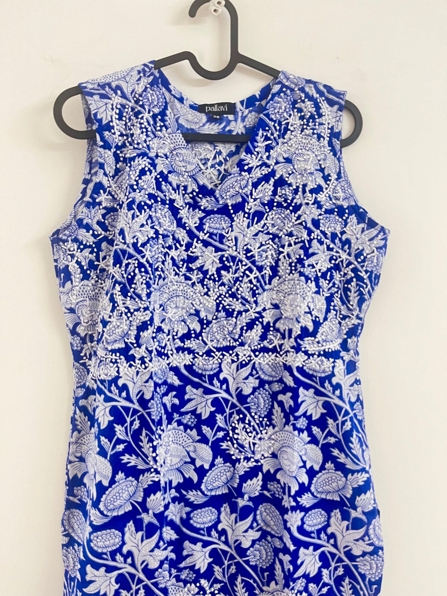 Straight Kurti and pant (Sleeveless) - Floral Blue White