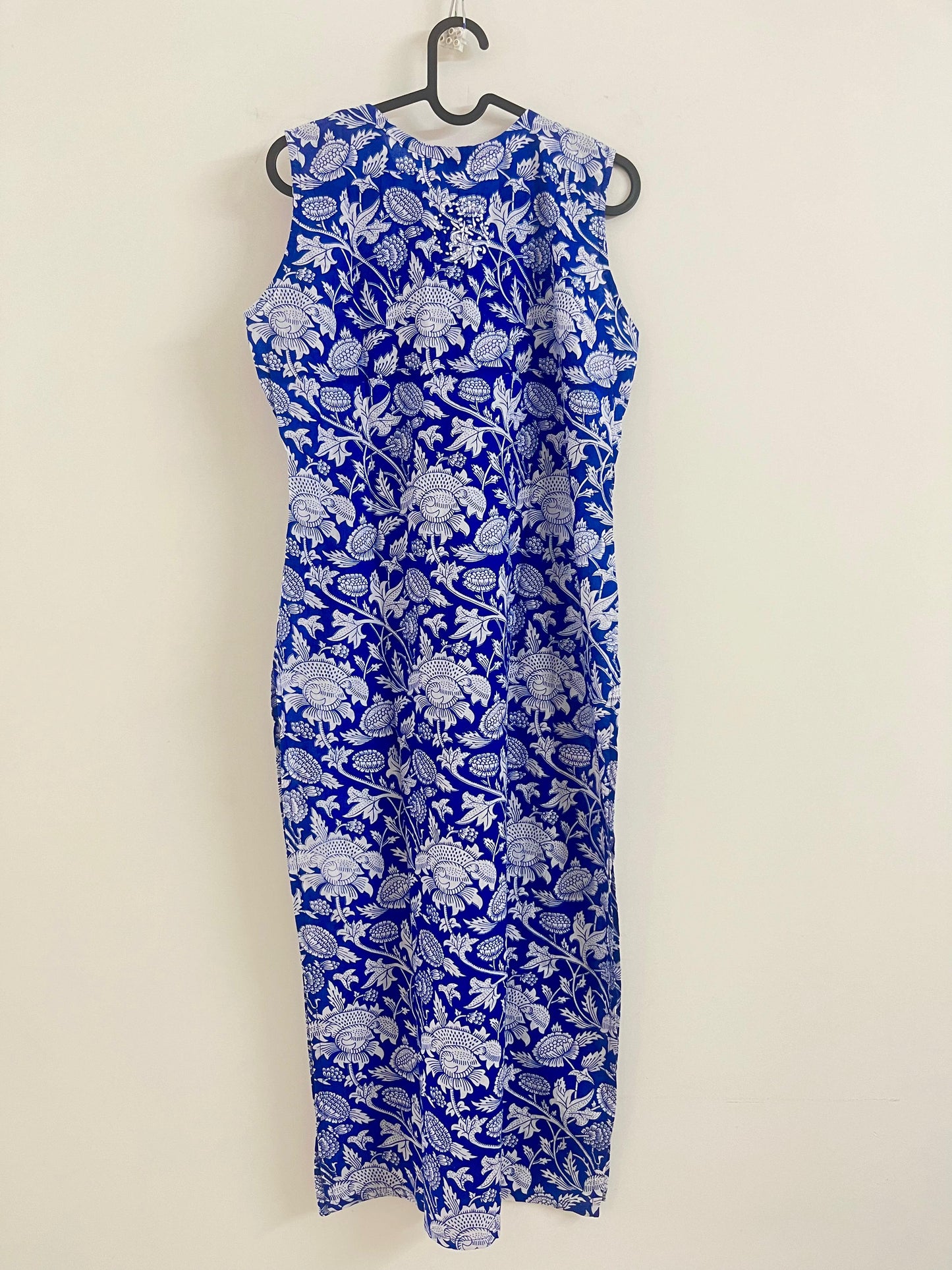 Straight Kurti and pant (Sleeveless) - Floral Blue White