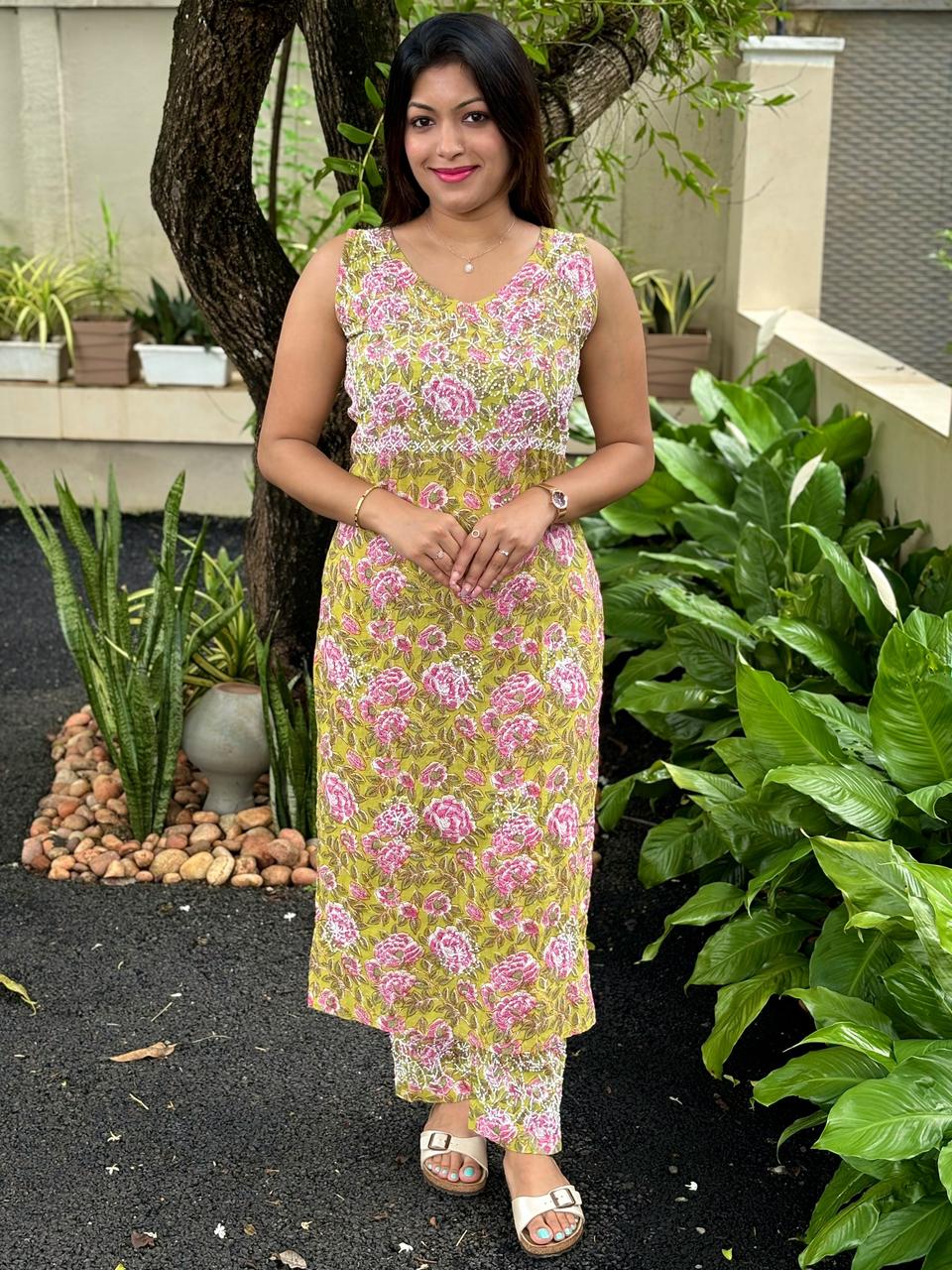 Straight Kurti and pant (Sleeveless) PRE-ORDER - Pinkcurrent