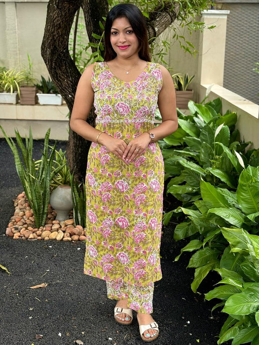 Straight Kurti and pant (Sleeveless) PRE-ORDER - Pinkcurrent
