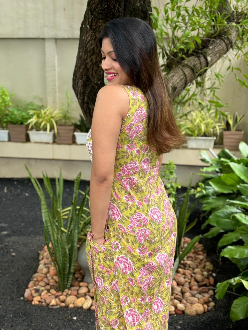 Straight Kurti and pant (Sleeveless) PRE-ORDER - Pinkcurrent