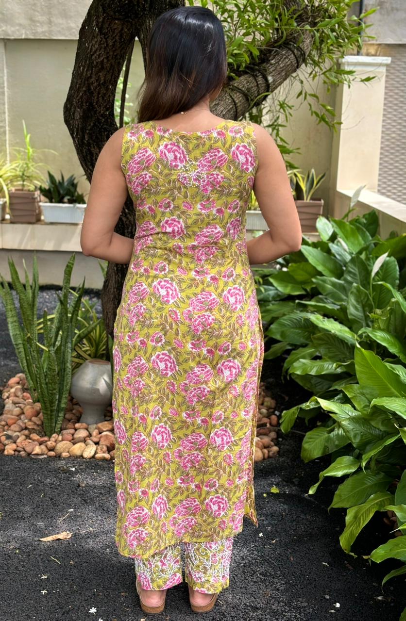 Straight Kurti and pant (Sleeveless) PRE-ORDER - Pinkcurrent