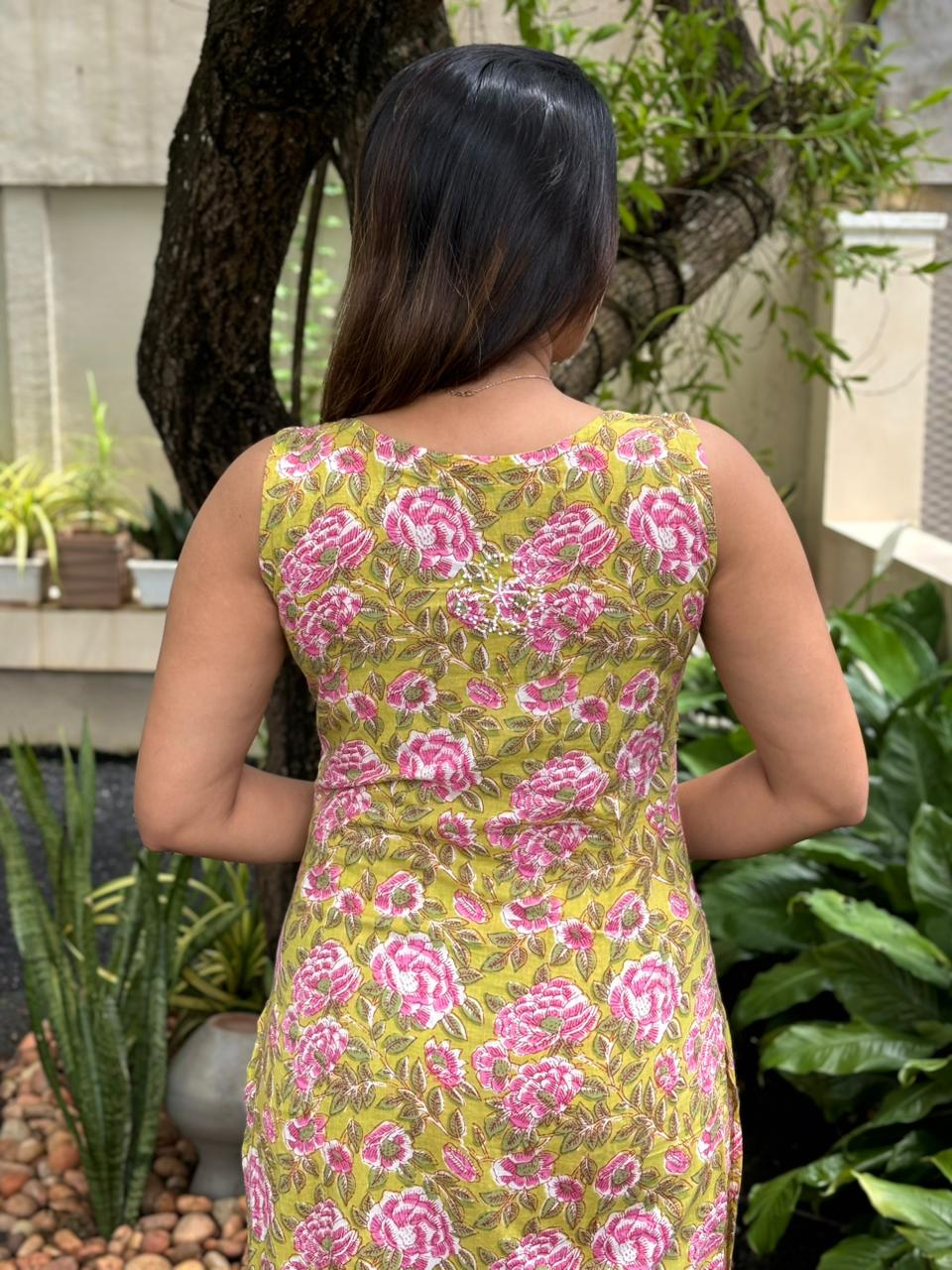 Straight Kurti and pant (Sleeveless) PRE-ORDER - Pinkcurrent